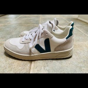 Veja V-10 B-Mesh Sneakers 10